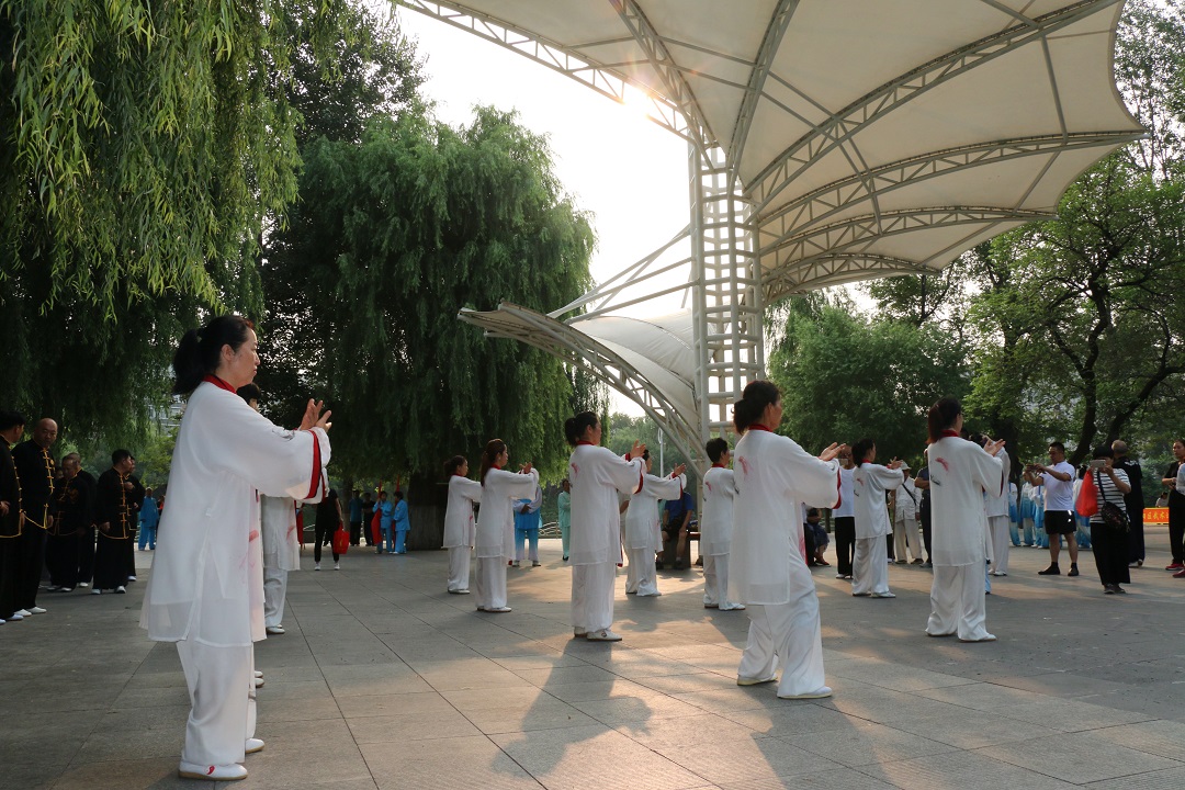 241722435ut8.jpg